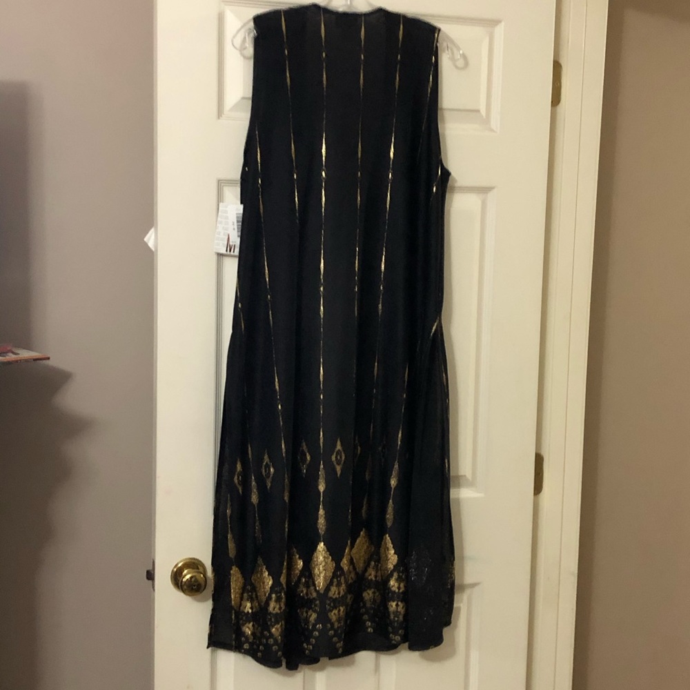 BNWT Elegant Joy M